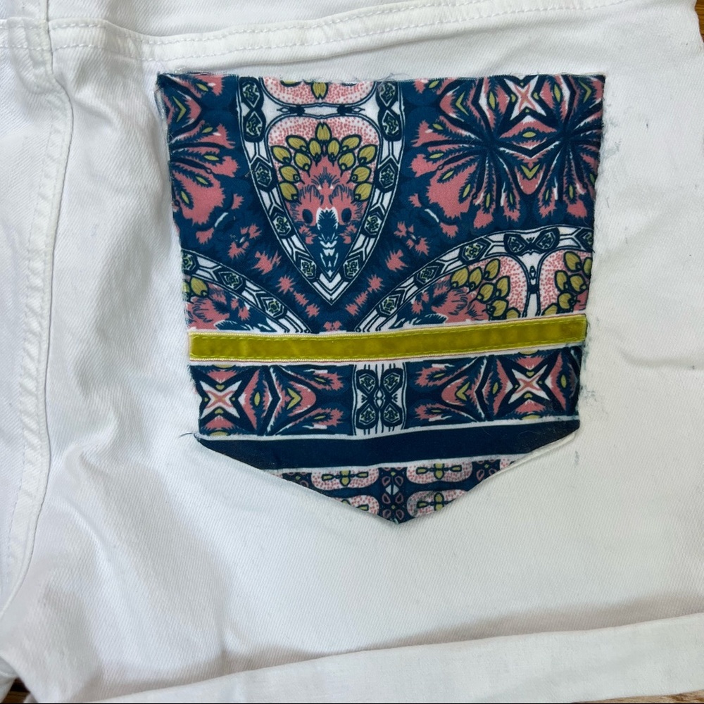 One of a kind American Eagle white super stretch cutoff jean shorts - Picture 6 of 9